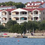 Adria Apartman *