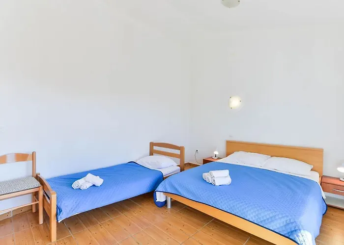 Adria アパート *