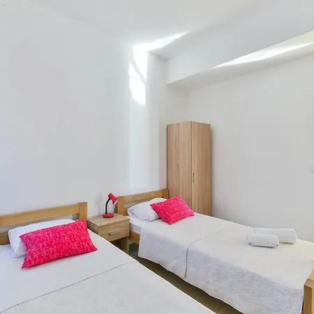 Adria Apartman *